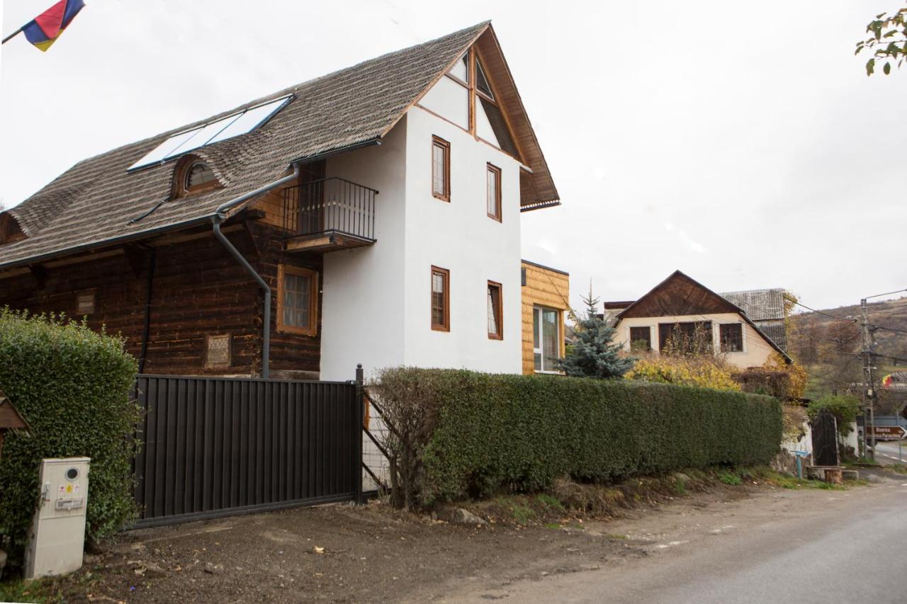 Casa Cu Magnolii Hotel Poienile Izei Exterior foto