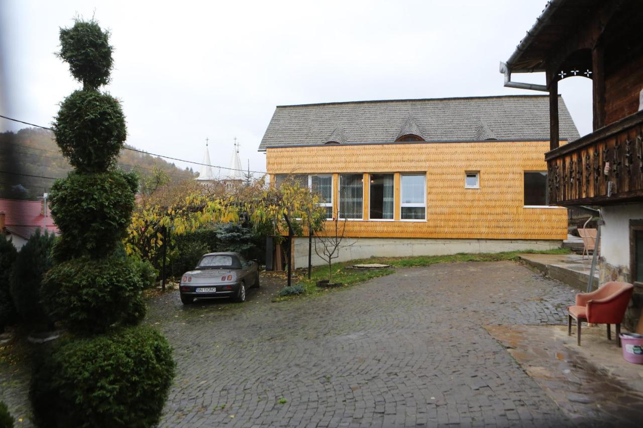 Casa Cu Magnolii Hotel Poienile Izei Exterior foto