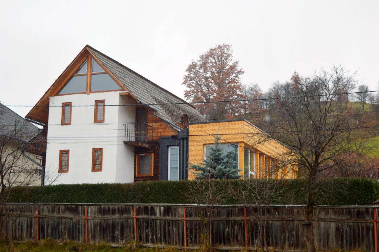 Casa Cu Magnolii Hotel Poienile Izei Exterior foto