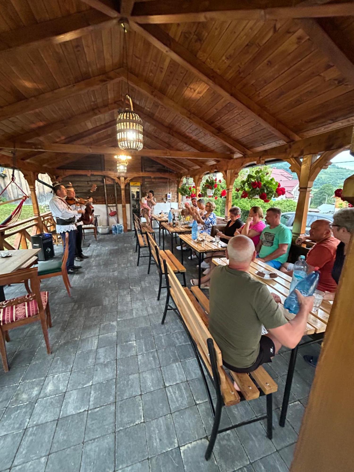 Casa Cu Magnolii Hotel Poienile Izei Exterior foto
